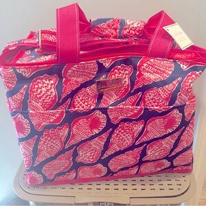 NWT Lilly Pulitzer XL insulated cooler bag “Good as shells” 🐚